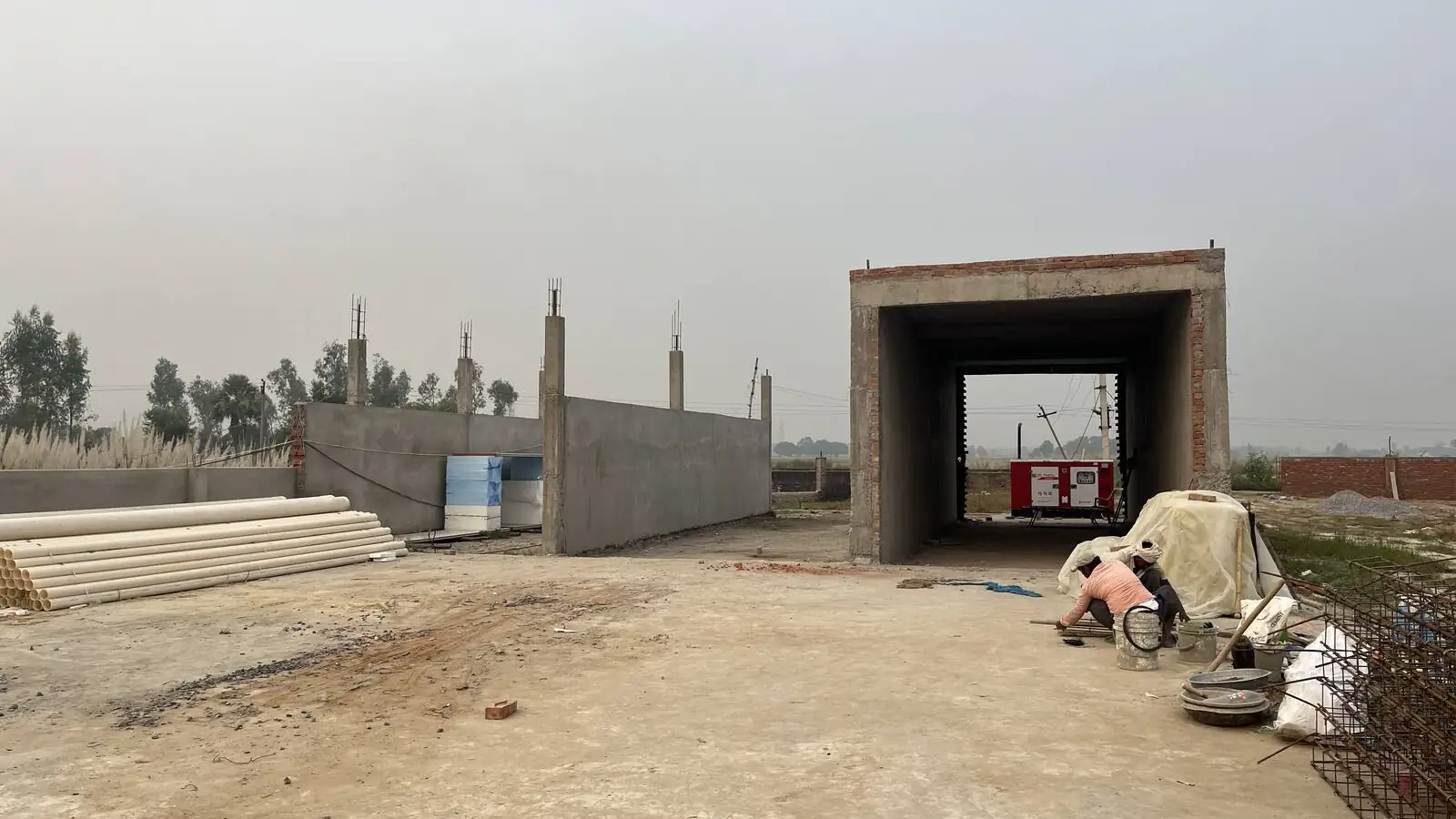 A MushroomWale compost tunnel and bunker walls under construction